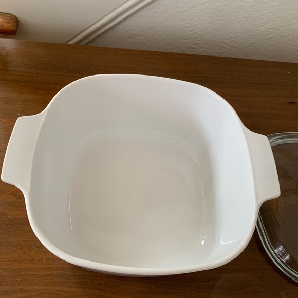 Corningware White Casserole Dish with Clear Glass Lid - Picture 3 of 5